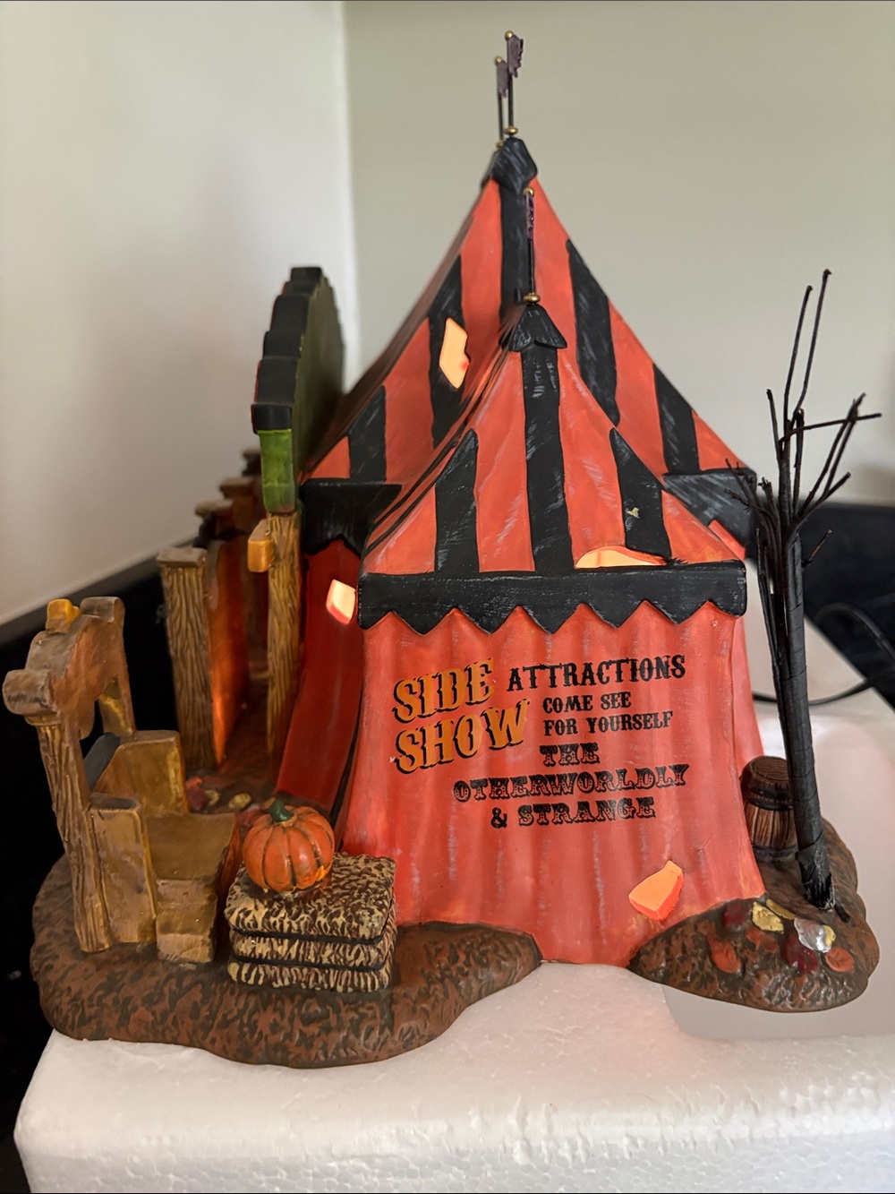 Department 56 Halloween Travis Louie Otherworldly Circus House & Sideshow Stars - Picture 4 of 17